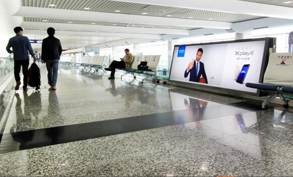阿拉尔塔里木机场一层售票大厅灯箱广告