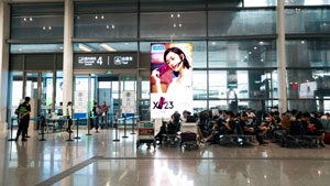 珠海金湾机场T1航站楼到达行李厅出口右侧室内灯箱
