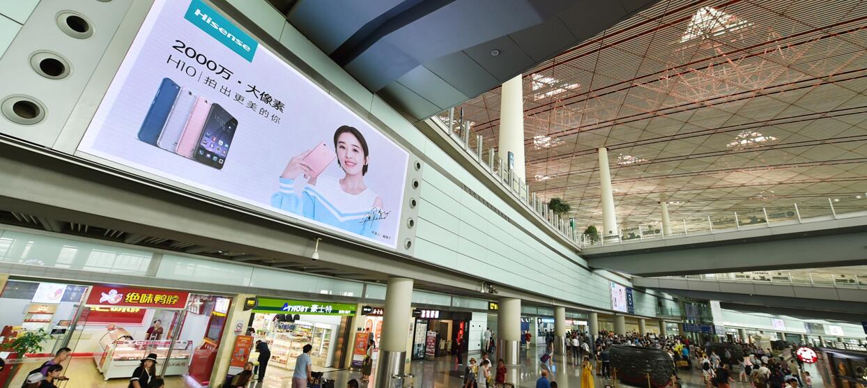重慶江北機(jī)場國內(nèi)出發(fā)候機(jī)大廳及到達(dá)通廊正上方室內(nèi)燈箱