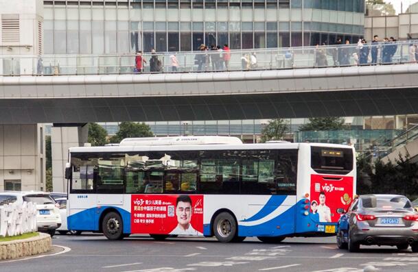  上海公交車身廣告