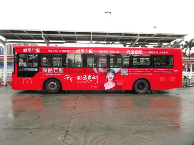  公交車貼廣告多少錢一個(gè)月，公交車車貼廣告多少錢