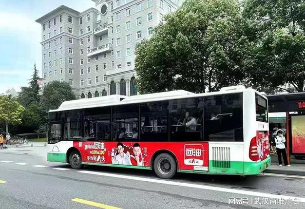 公交车站广告投放价格，武汉公交广告车身广告价格