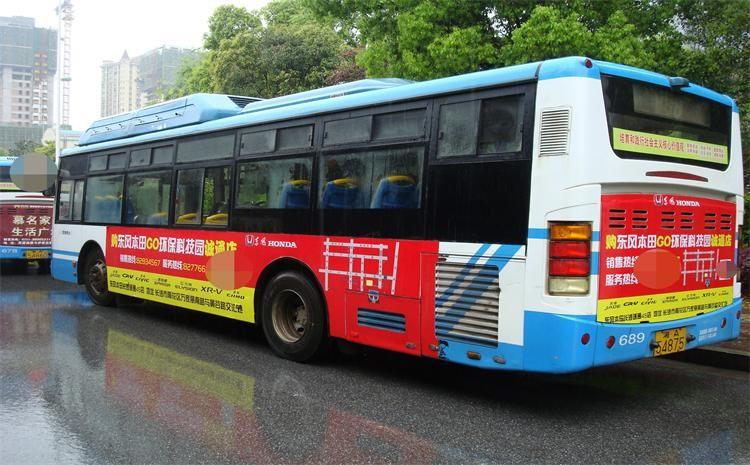 曲靖公交車廣告，公交車身的廣告