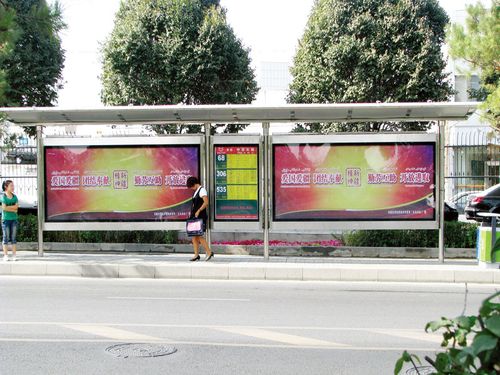  重庆公交站台广告价格，宜宾公交站广告怎么收费