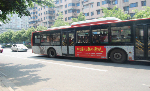 成都公交車廣告的電話!（成都公交車身廣告投放）